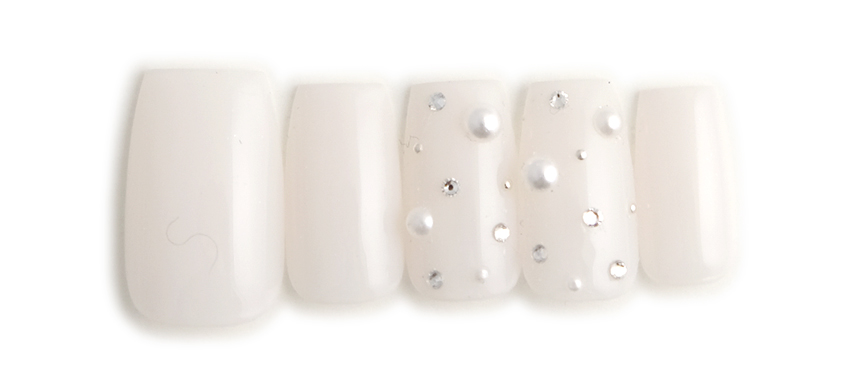 white beige×bijou(中西 優奈) | ネイルサロンtricia（トリシア）銀座店